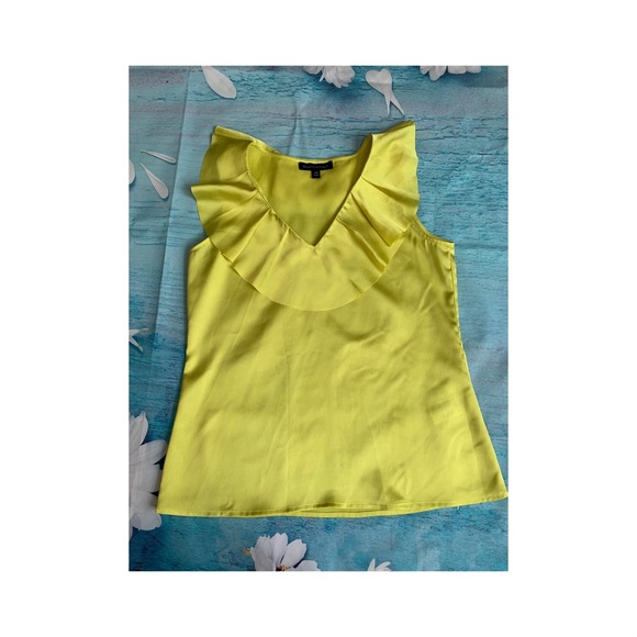 Banana Republic Tops - Banana Republic green silky blouse XS